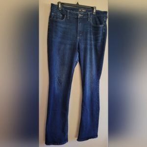 LEE Women's Regular Fit Bootcut Mid Rise Jean | Size 16 Long